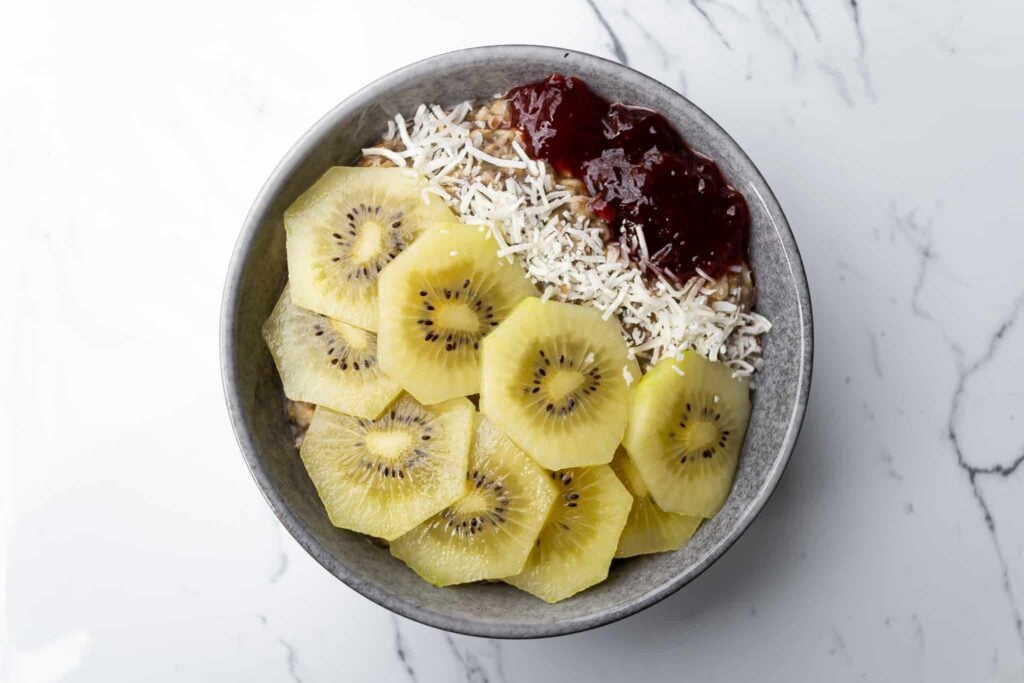 strawberry kiwi oatmeal