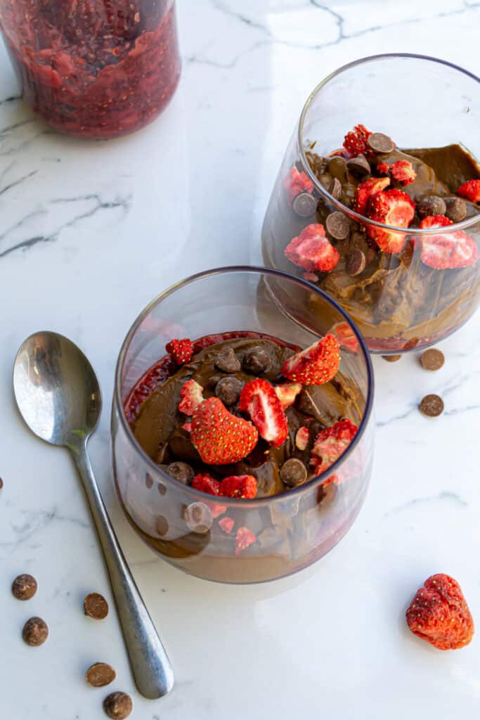 healthy vegan chocolate strawberry mousse