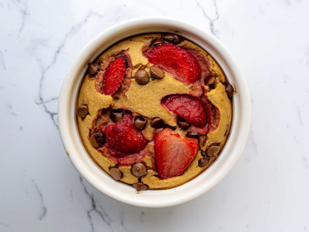 strawberry chocolate chip baked oats