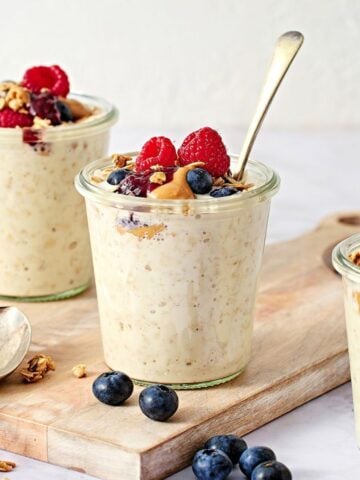 Creamy overnight oats in glass jars, topped with berries light background for healthy breakfast recipes, perfect for breakfast or snacks.